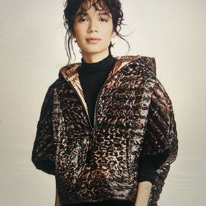Think Royln Women’s Size XS/S Leopard  Animal  Print Poncho